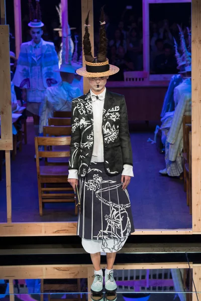Look 25